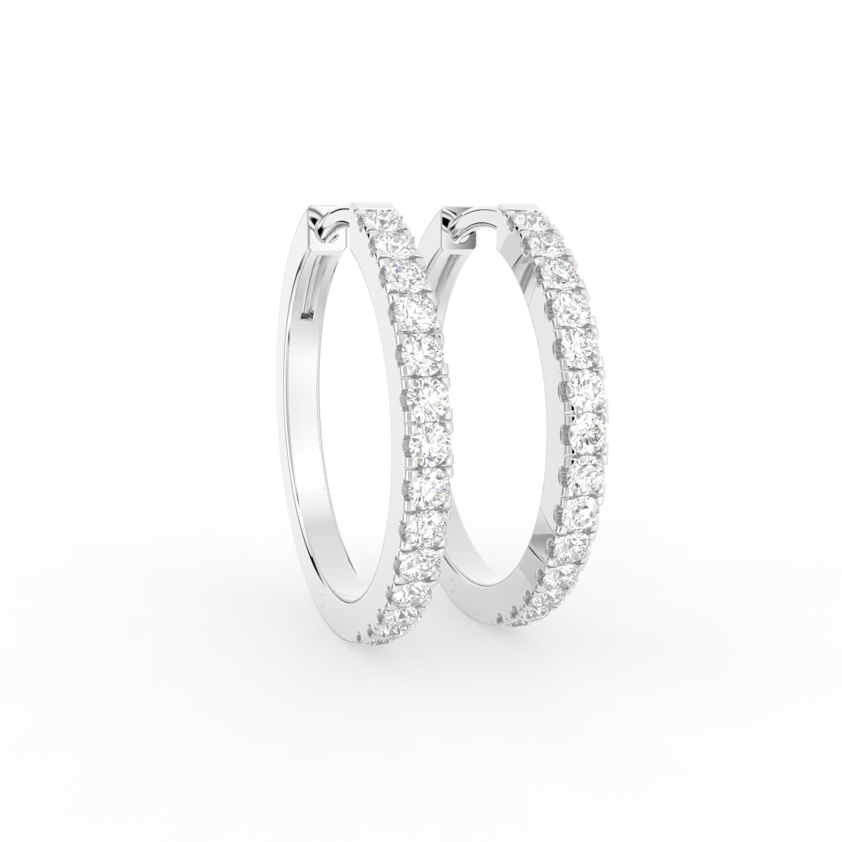 Diamant Hoops Mellem i 18 kt hvidguld med brillantslebne diamanter – nærbillede