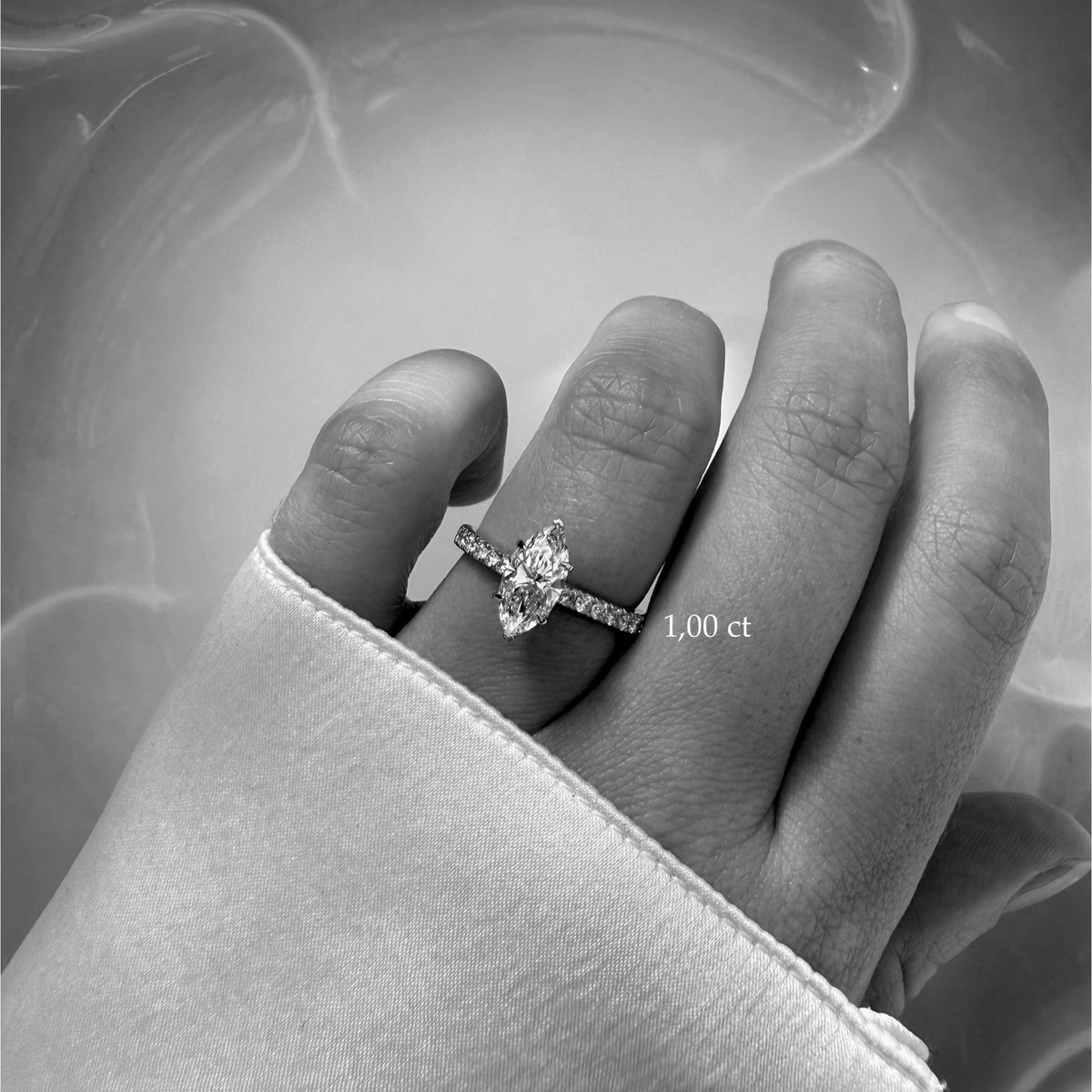 Marquise solitaire ring med diamanter