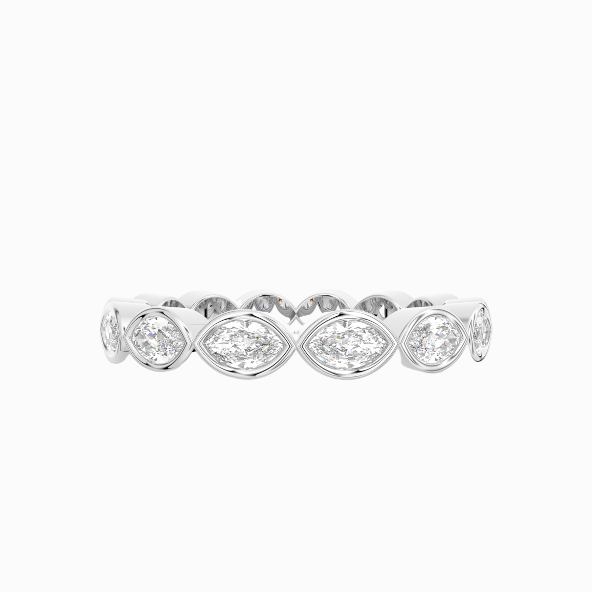 Bezel ring i 18 kt hvidguld med marquiseslebne diamanter på i alt 0,52 ct – nærbillede