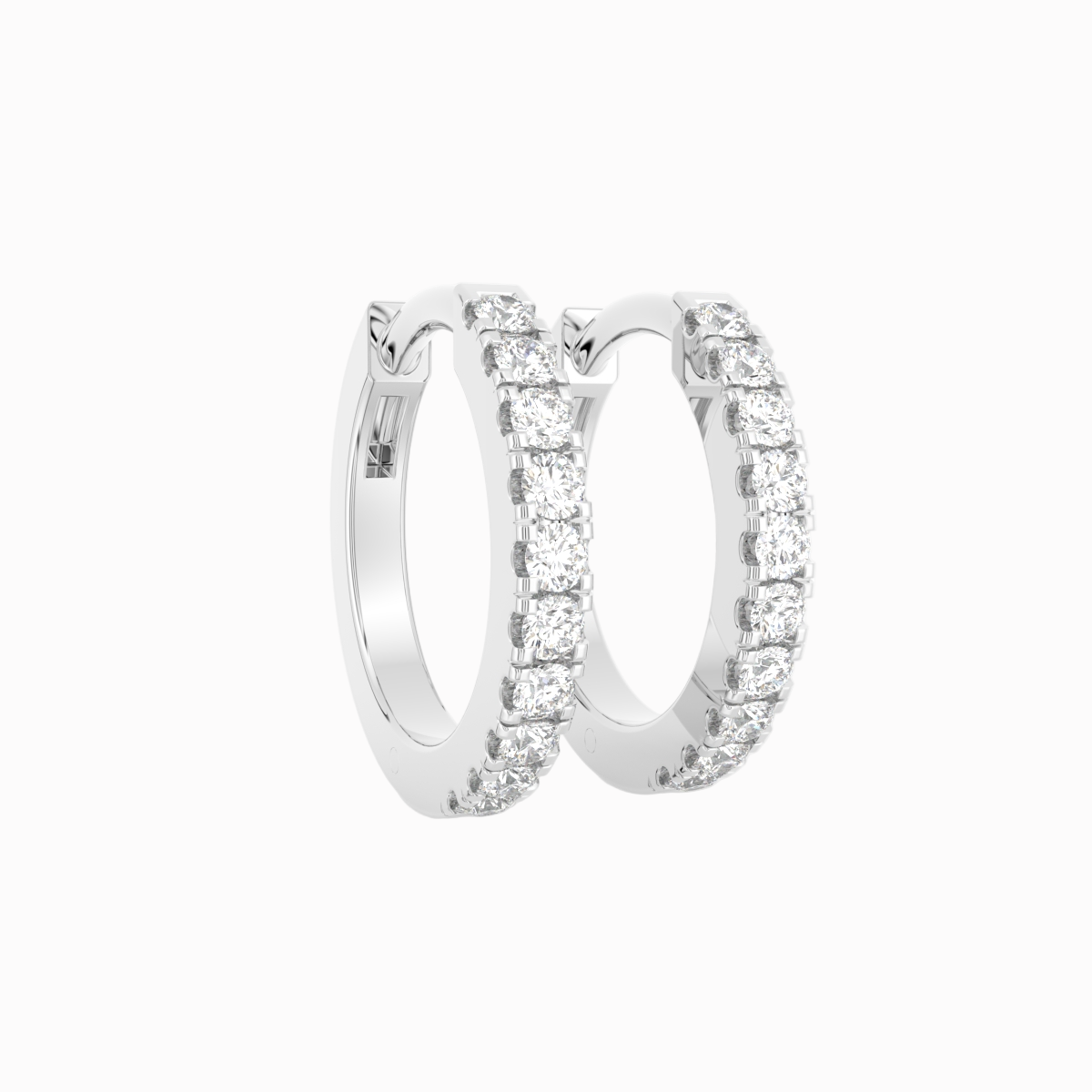 Diamant Hoops Mini i 18 kt hvidguld med brillantslebne diamanter – nærbillede