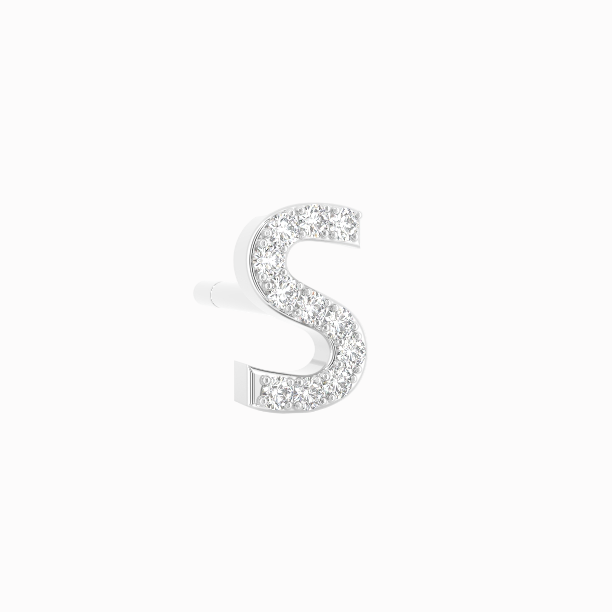 Bogstav ørering i 18 kt hvidguld med brillantslebne diamanter – set fra siden