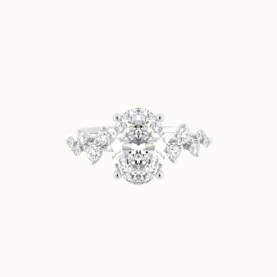 Oval diamantring med sidesten